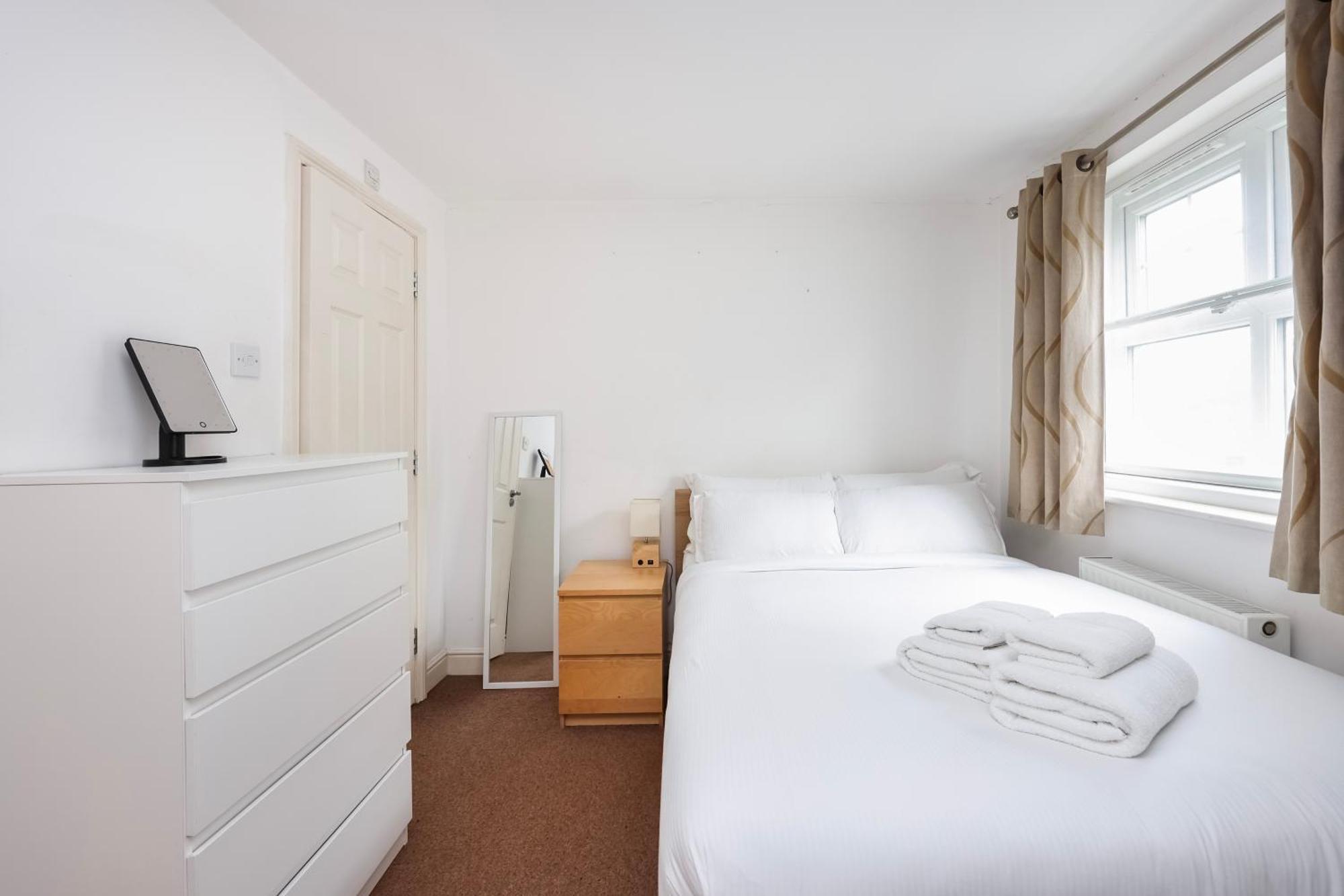 Vibrant Clapham Double Bedroom ลอนดอน ภายนอก รูปภาพ